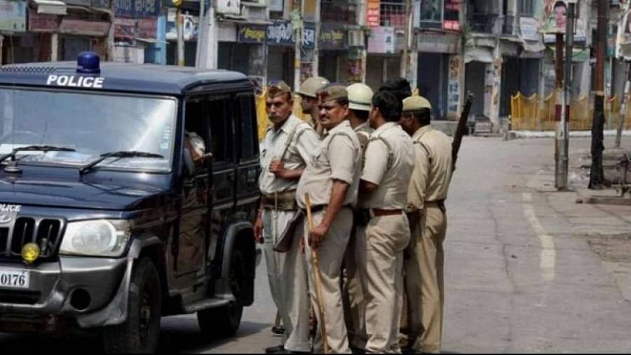 Varanasi: पुलिस और बदमाश के बीच मुठभेड़ पकड़ा गया 20 हजार का इनामी विक्की पटेल, गोली लगने से हालत गंभीर