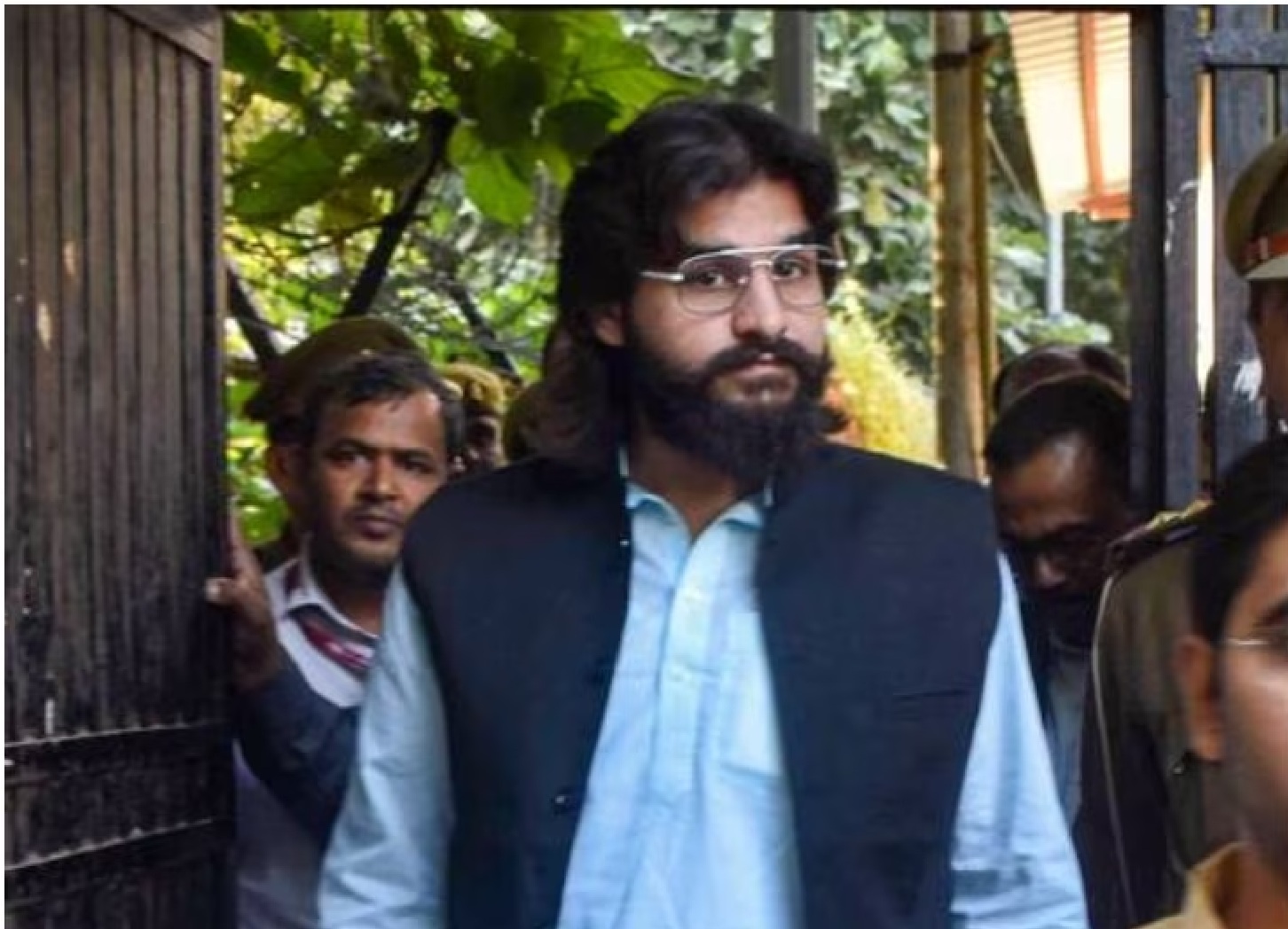 New Delhi: Supreme Court ने जेल में बंद MLA Abbas Ansari को पिता के चालीसवें में ऑनलाइन शामिल होने की अनुमति दी