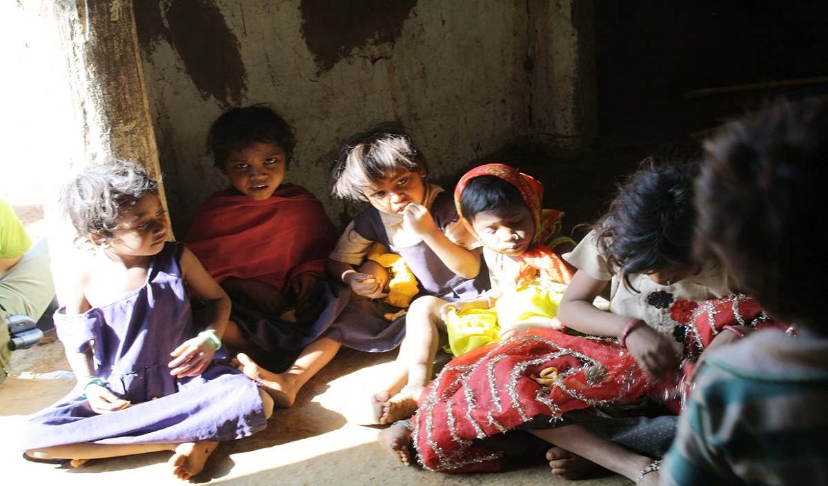 महाराष्ट्र में गरीब आदिवासी बच्चों को शिक्षित कर रहे हैं सेवानिवृत्त शिक्षक