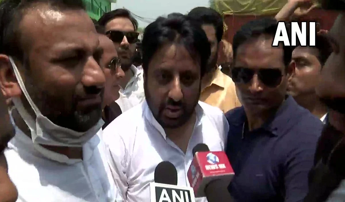 मदनपुर खादर में SDMC की कार्रवाई से नाखुश दिखे अमानतुल्लाह खान बोले- अवैध कॉलोनियों को किया गया नियमित