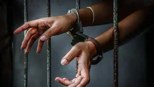 New Delhi:विदेश में नौकरी दिलाने का झांसा दे कर ठगने के आरोप में दो व्यक्ति गिरफ्तार