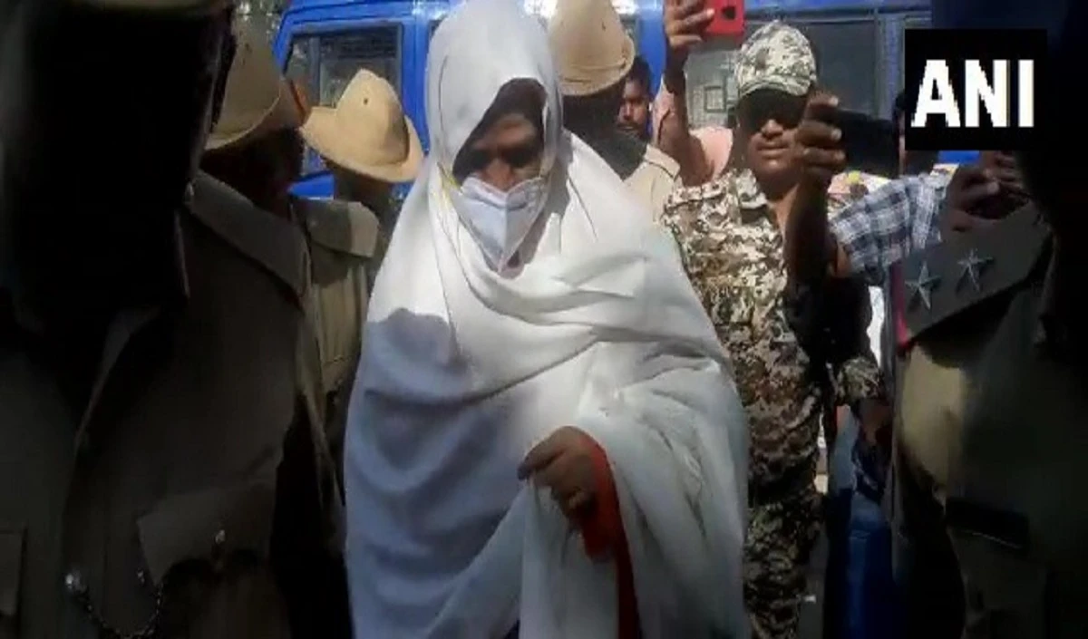 मुरुग मठ के महंत शिवमूर्ति को किया गया गिरफ्तार 2 नाबालिग बच्चियों से रेप का आरोप