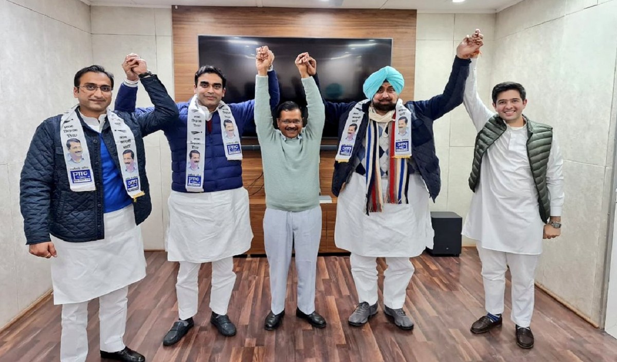 कांग्रेस को लगा बड़ा झटका पूर्व मंत्री ने अपने बेटों संग थामा आम आदमी पार्टी का दामन