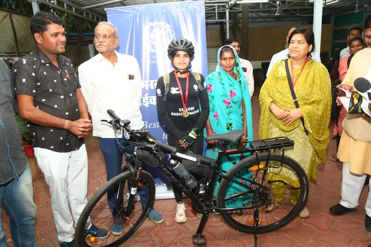  अनोखा संदेश 6 हजार KM की यात्रा से महिला सशक्तिकरण का, MP की इस साइकिलिस्ट की मन मोह लेगी कहानी 