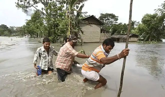 Assam: बाढ़ की स्थिति गंभीर, भारी बारिश का अनुमान