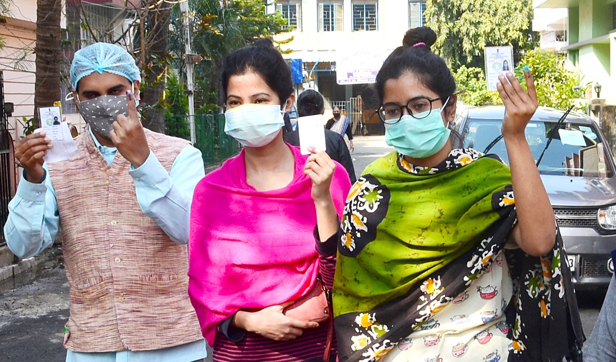 सुबह 9 बजे तक यूपी में 9% से अधिक गोवा में 11% और उत्तराखंड में 5% से फीसदी मतदान हुआ