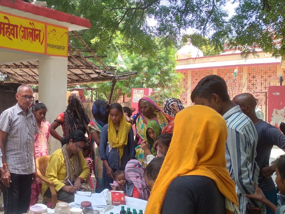 रामपुर में आयुष आपके द्वार कार्यक्रम का आयोजन:आयुर्वेदिक एवं यूनानी चिकित्सालय ने लगाया फ्री शिविर, निशुल्क किट 60 लोगों को दी 