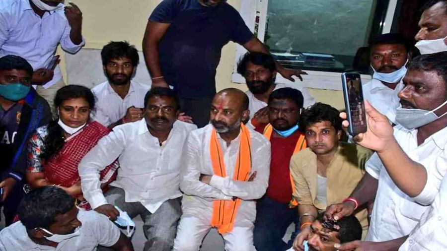 तीन BJP व‍िधायकों के न‍िलंबन से भड़के भाजपा प्रदेश अध्‍यक्ष बंदी संजय कुमार बोले- यह TRS की एक साजिश है