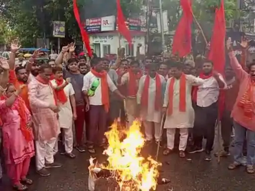 नारायणी नदी के जलस्तर में आई गिरावट पहाड़ों पर हो रही बारिश से बढ़ा था जलस्तर खतरे के निशान 35 सेमी बह रही ऊपर