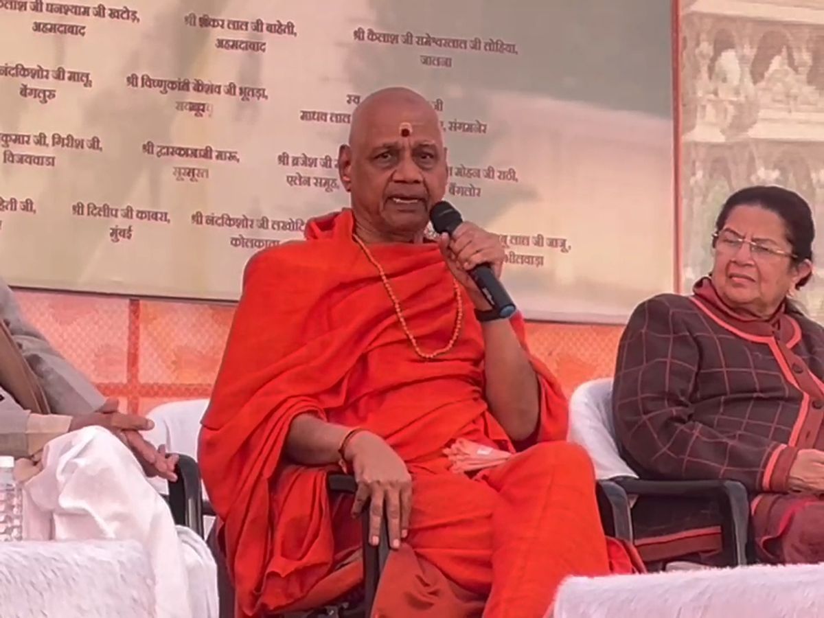 Gyanvapi: बढ़ती हलचल के बीच Swami Govind Dev Giri ने कहा- मुस्लिम पक्ष तीन मंदिरों से खुद ही दावा छोड़ दे