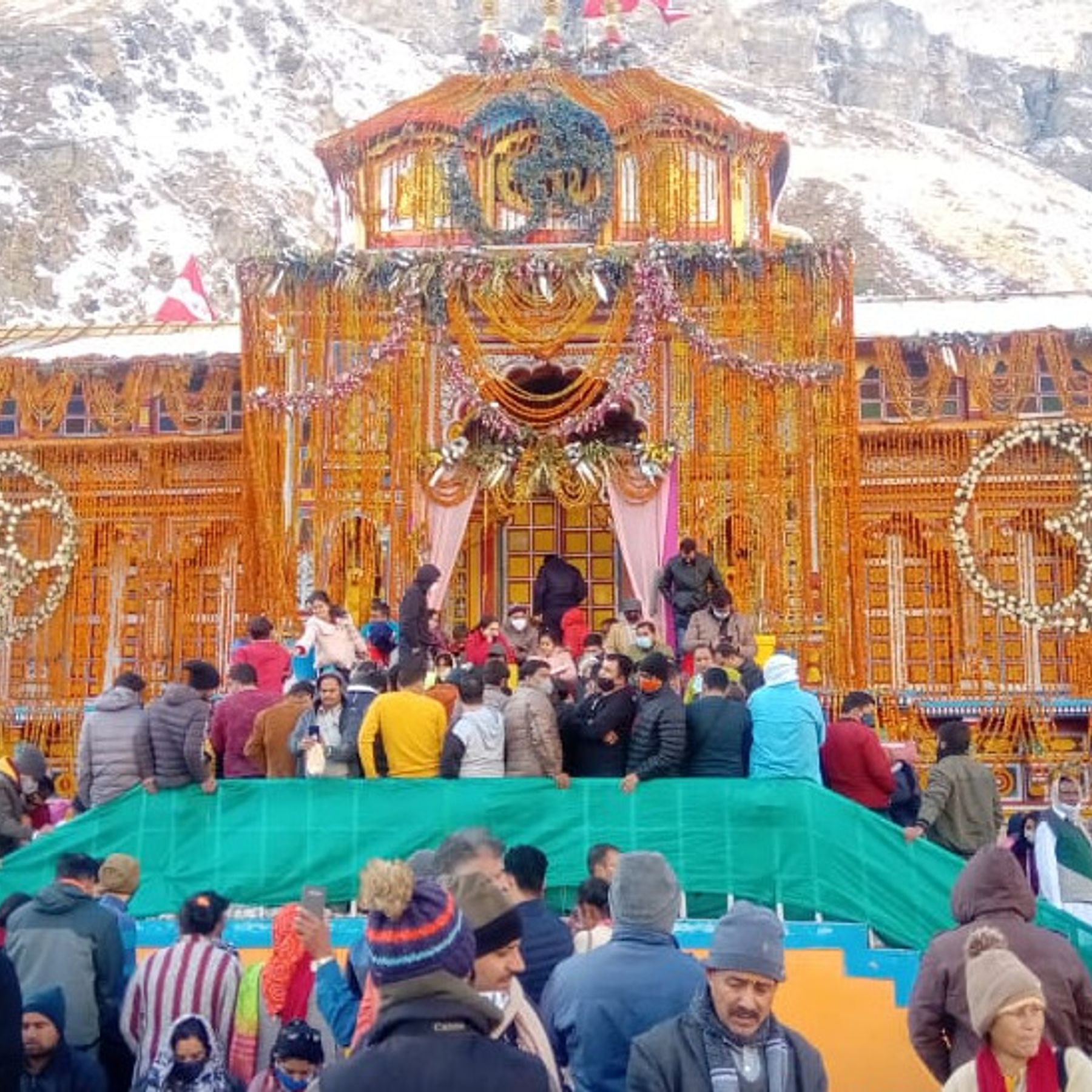 Uttarakhand: Badrinath Dham के खुले कपाट, शुरू हुई Char Dham Yatra, नाचते-गाते नजर आए भक्त