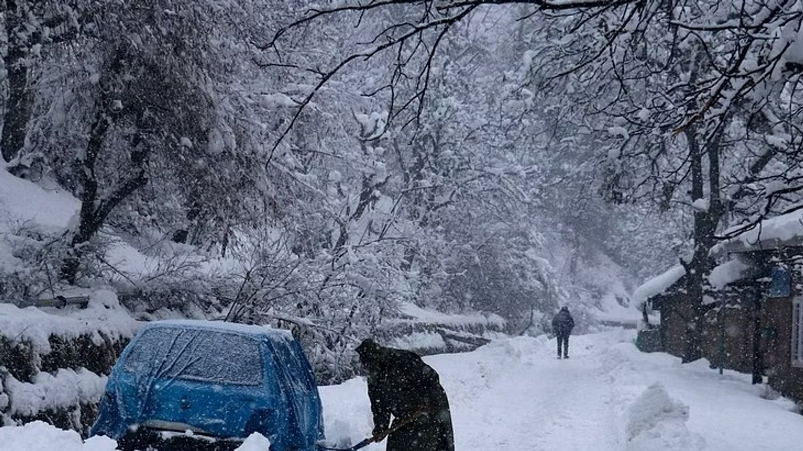  कश्मीर-हिमाचल में बर्फबारी:दिल्ली में 10.6 डिग्री पारा, सामान्य से 3 डिग्री ज्यादा,कश्मीर में 30 जनवरी तक चलेगा बर्फबारी का दौर