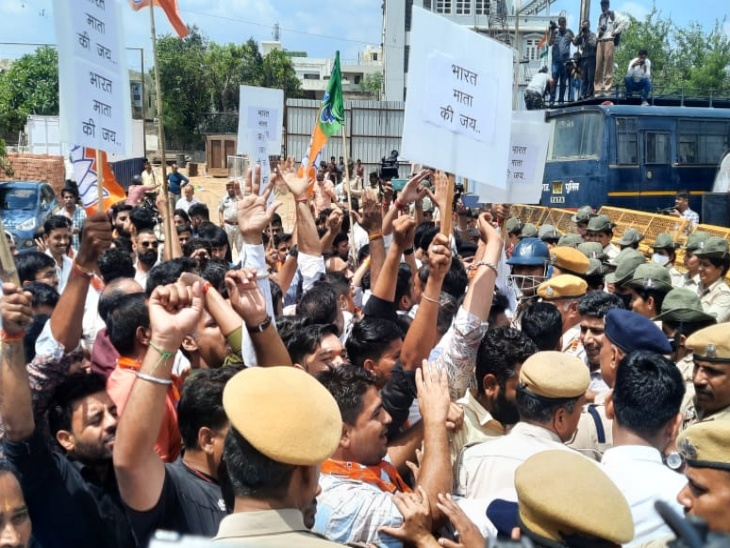 कांग्रेस पर्यवेक्षक के बयान के विरोध में भाजयुमो का प्रदर्शन, युवा मोर्चा प्रदेशाध्यक्ष बोले- कांग्रेस की मानसिकता भारत विरोधी