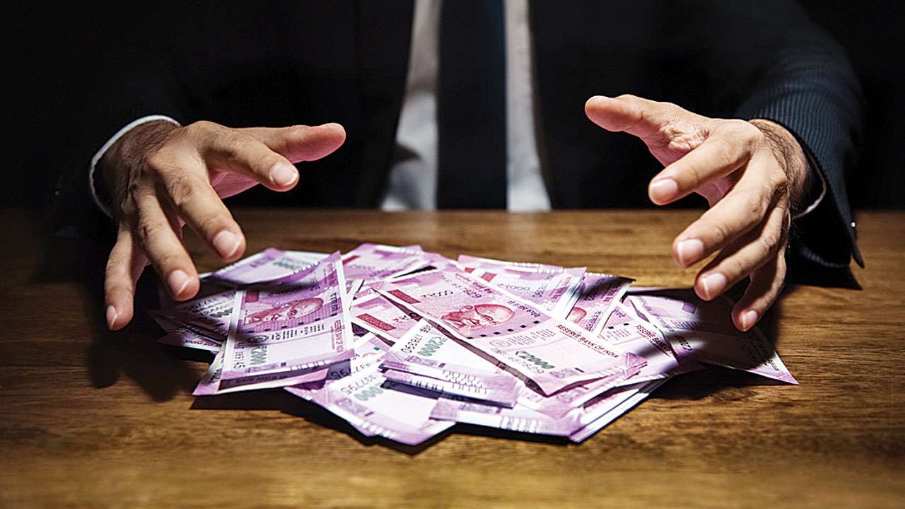 हवाला कारोबार करने के आरोप में आठ लोग गिरफ्तार, करोड़ों रुपए का काला धन बरामद