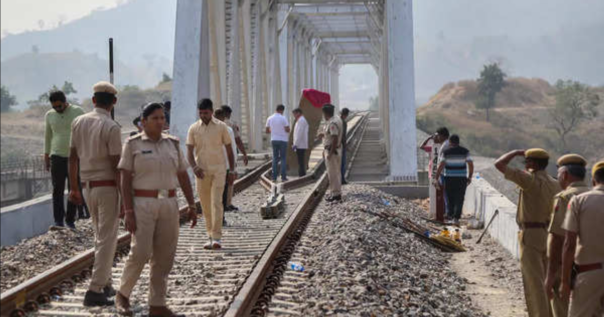 New Delhi: रेलवे पुल पर विस्फोट मामले में आरोपी आपूर्तिकर्ता के घर से और विस्फोटक बरामद