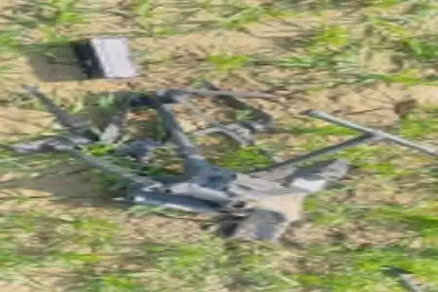 भारत-पाकिस्तान सीमा पर BSF ने की तस्करी की कोशिश नाकाम हेरोइन ले जा रहे ड्रोन को मार गिराया