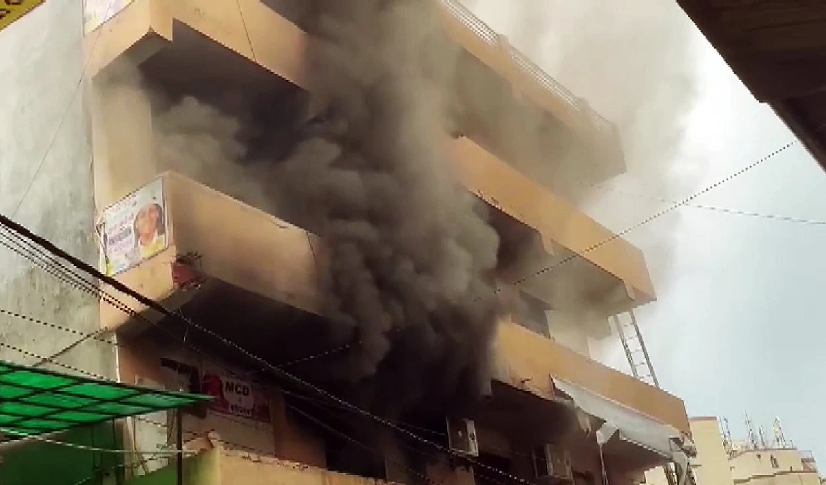 एकआवासीय इमारत में लगी आग, कोई हताहत नहीं :महाराष्ट्र