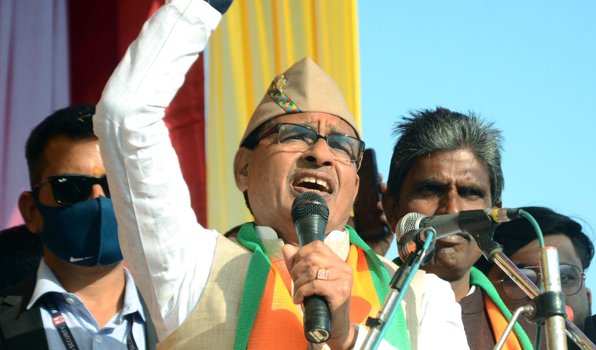 मध्यप्रदेश में रात्रिकालीन कर्फ़्यू को छोड़कर समस्त प्रतिबंध समाप्त कर दिये गये हैं : चौहान