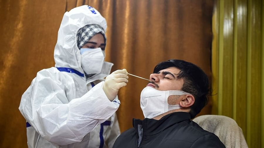 कोरोना की रफ्तार से मचा हड़कंप एक दिन में साढ़े तीन लाख के करीब नए मामले एक्‍ट‍िव केस 20 लाख पार