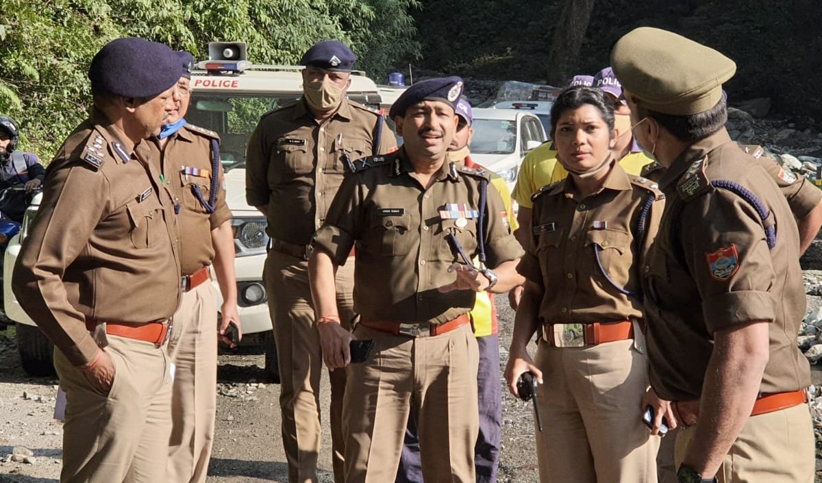 कड़ी सुरक्षा में हो रही है उत्तराखंड में मतगणना 550 पुलिसकर्मी तैनात मोबाइल पर लगी पाबंदी