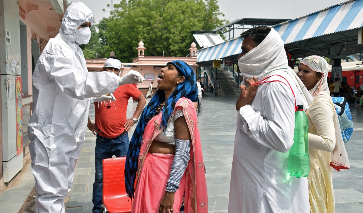  देश में कोविड-19 से  21 और लोगों की मौत 17073 नए मामले