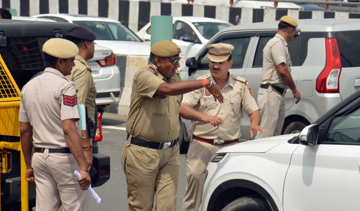 फर्जी कॉल सेंटर के जरिये लोगों को ठगने वाले चार आरोपी बरेली से गिरफ्तार : दिल्ली पुलिस