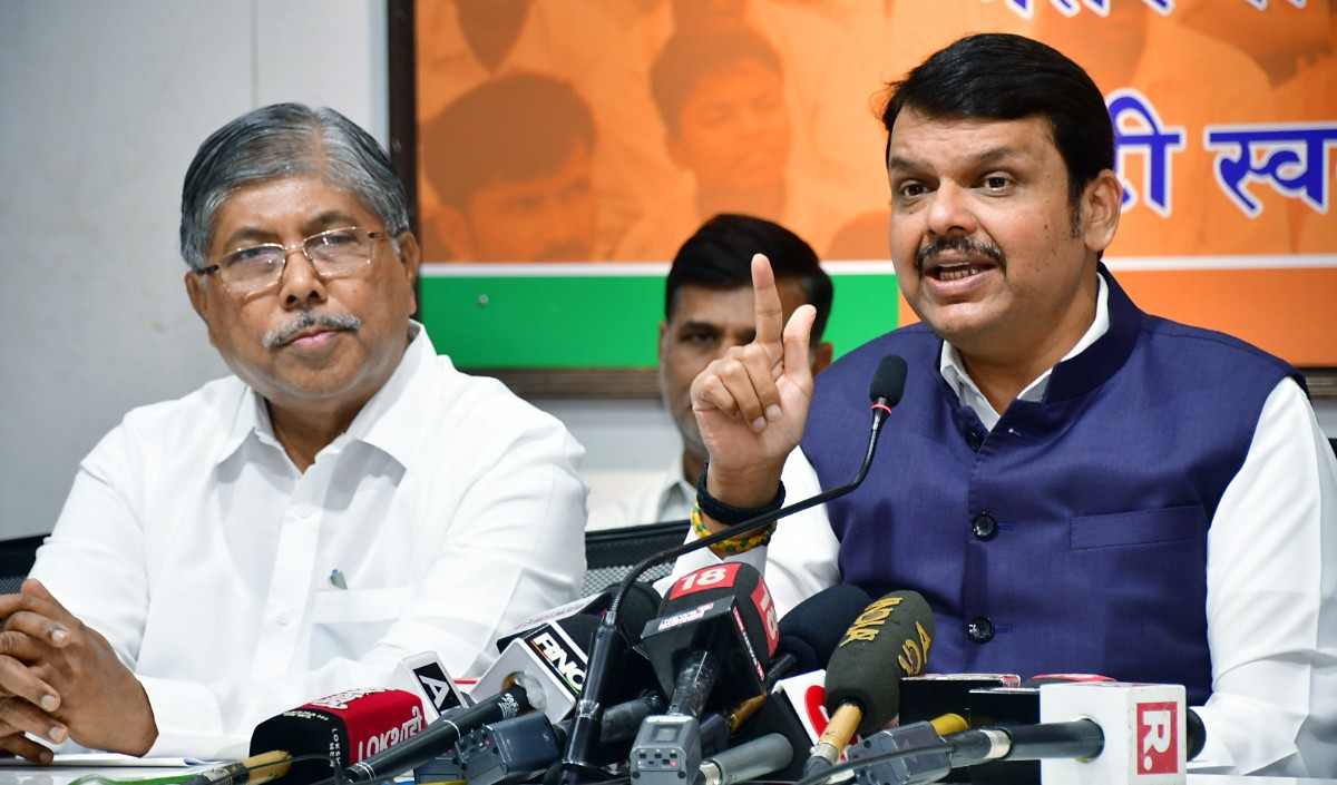 एमवीए सरकार के नौकर की तरह काम कर रही मुंबई पुलिस : देवेंद्र फडणवीस