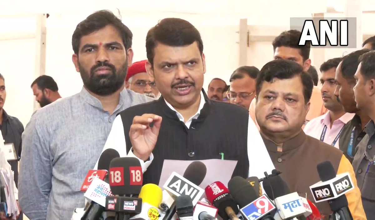 रायगढ़ में संदिग्ध नाव मिलने पर देवेंद्र फडणवीस बोले- प्राथमिक जांच में टेरर एंगल नहीं अलर्ट पर एजेंसियां