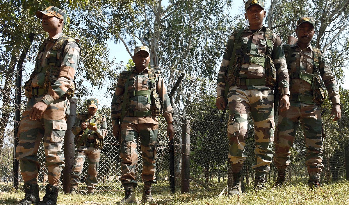 बीएसएफ ने जम्मू में अंतरराष्ट्रीय सीमा पर संदिग्ध ड्रोन पर की गोलीबारी