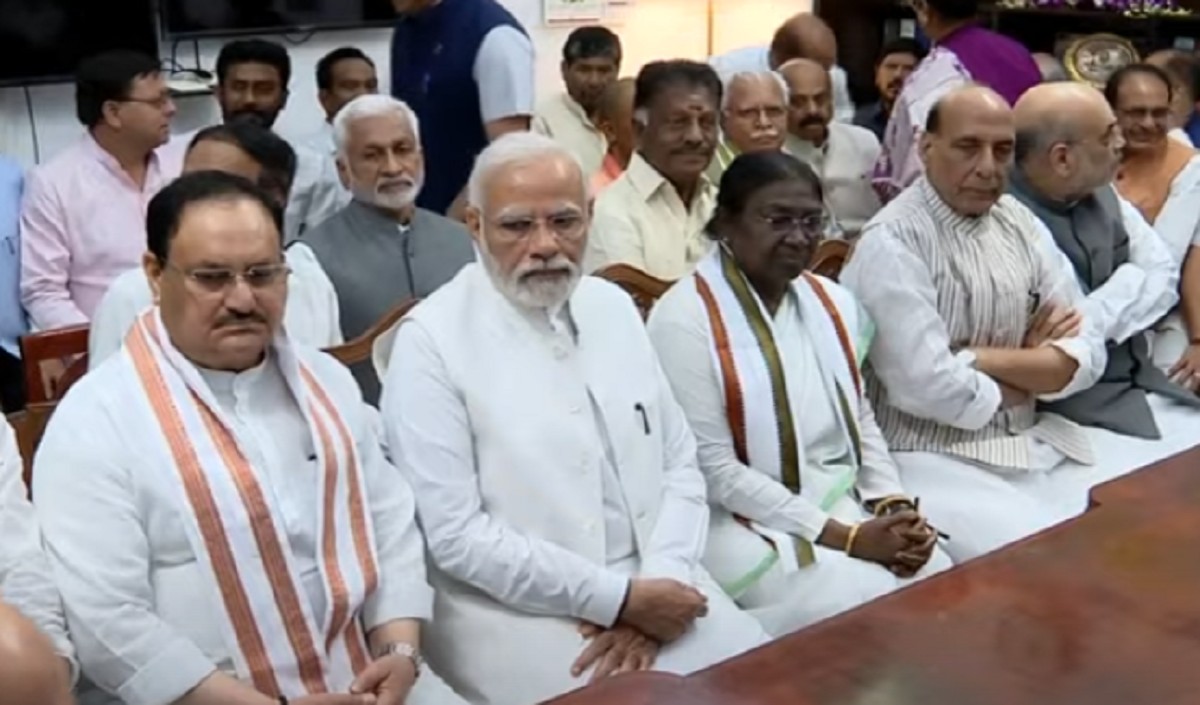 NDA की राष्ट्रपति उम्मीदवार द्रौपदी मुर्मू ने दाखिल किया नामांकन PM मोदी समेत तमाम दिग्गज नेता रहे मौजूद