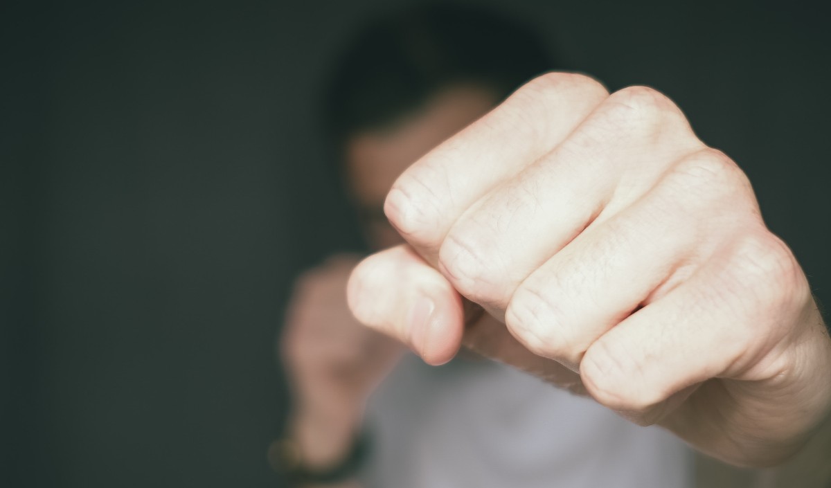 पार कीं बर्बरता की हदें आदिवासी छात्र को पीटा फिर उसके गुप्तांग में डाला पेट्रोल 