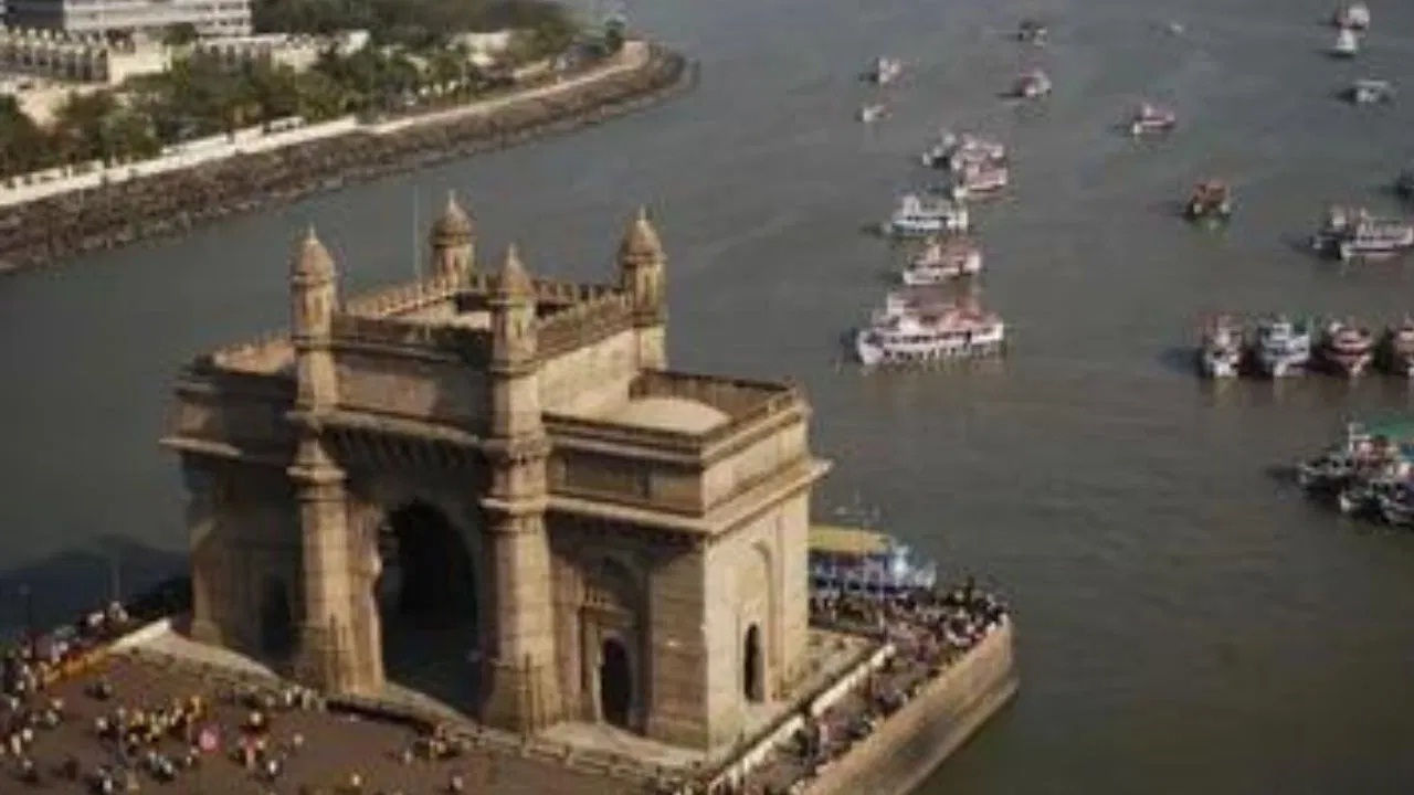 Mumbai: समुद्री सुरक्षा में लगी सेंध, आतंकी हमले के खतरे के बीच Gateway of India पर पकड़ी गई कुवैत की बोट