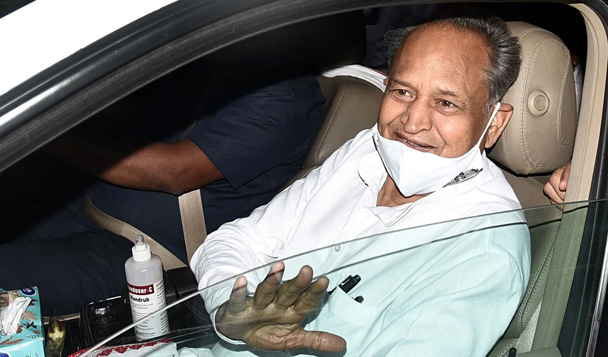 वन क्षेत्र में वन्यजीवों से छेड़छाड़ जैसी घटनाओं को रोकने के लिए सख्त कदम उठाये : गहलोत