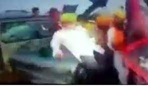 गाड़ी की टक्कर से एक बुजुर्ग उछलकर पहले बोनट पर और फिर जमीन पर जा गिरे, प्रियंका गांधी ने शेयर किया वीडियो