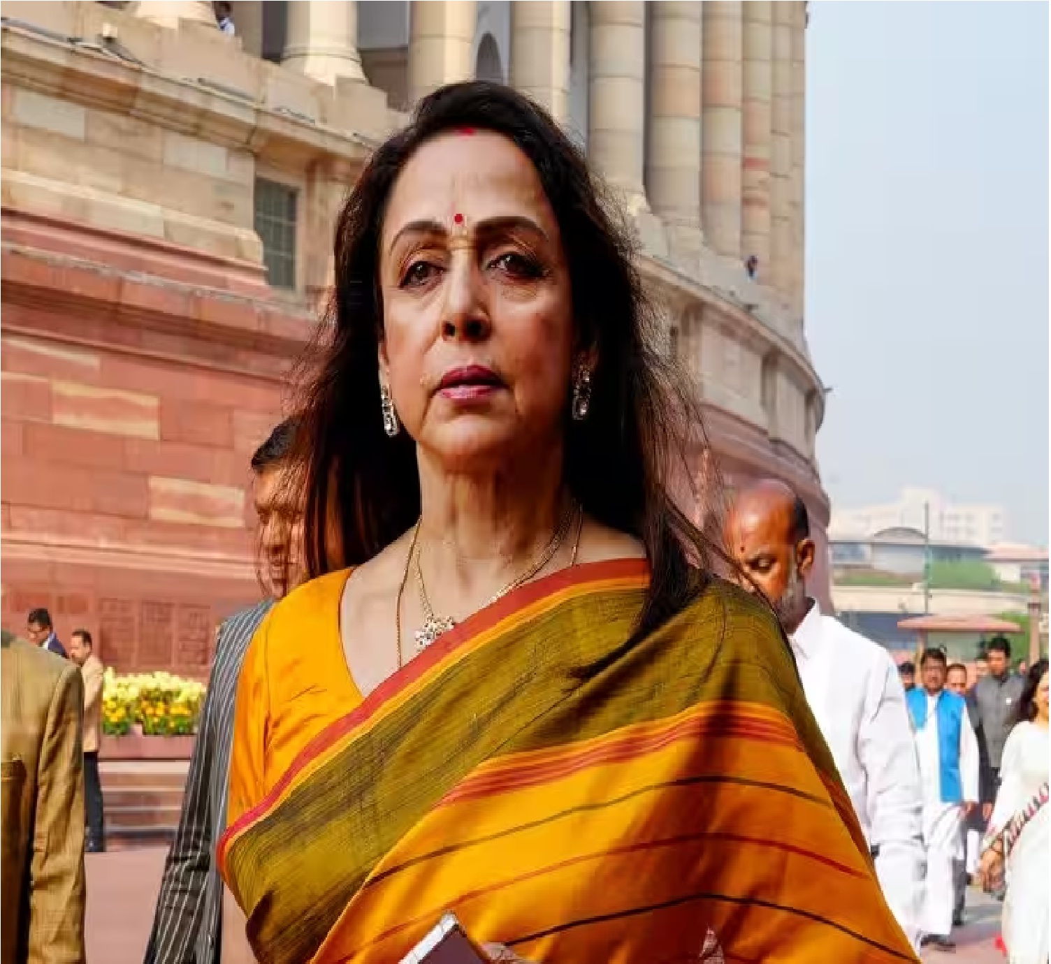 New Delhi: हेमा मालिनी को रोमांटिक सीन फिल्माने में परहेज नहीं, धर्मेंद्र-शबाना के सीक्वेंस पर बोलीं- स्टोरी के हिसाब से सीन होगा, तो बिल्कुल करूंगी