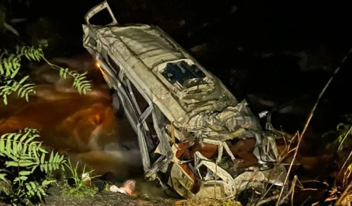 हिमाचल प्रदेश घूमने आये 7 पर्यकटों की दर्दनाक मौत कुल्लू की खाई में गिरी गाड़ी 10 गंभीर रूप से घायल