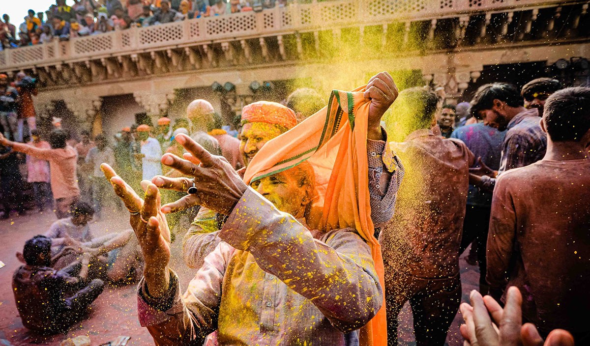 रंगों से सराबोर होती है राजस्थान की खास होली