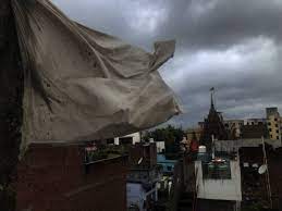 आज रात थम जाएगा बंगाल की खाड़ी का तूफान वाराणसी में 37 किलाेमीटर प्रति घंटे की रफ्तार से चली पुरवा हवा