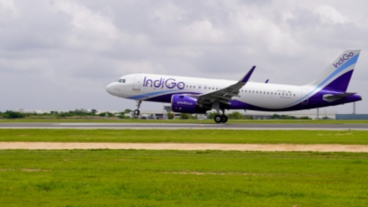 IndiGo Flight का पायलट बेहोश, प्रस्थान से ठीक पहले बोर्डिंग गेट पर हुई मौत