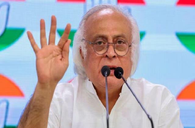 Jairam Ramesh: पेपर लीक विवाद के बीच परीक्षा कानून का लागू किया जाना ‘डैमेज कंट्रोल’ की कोशिश