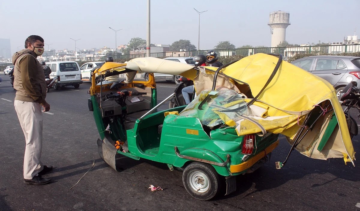 कर्नाटक: सड़क हादसा, ऑटो रिक्शा ट्रक की टक्कर में सात महिलाओं की मौत, 11 घायल
