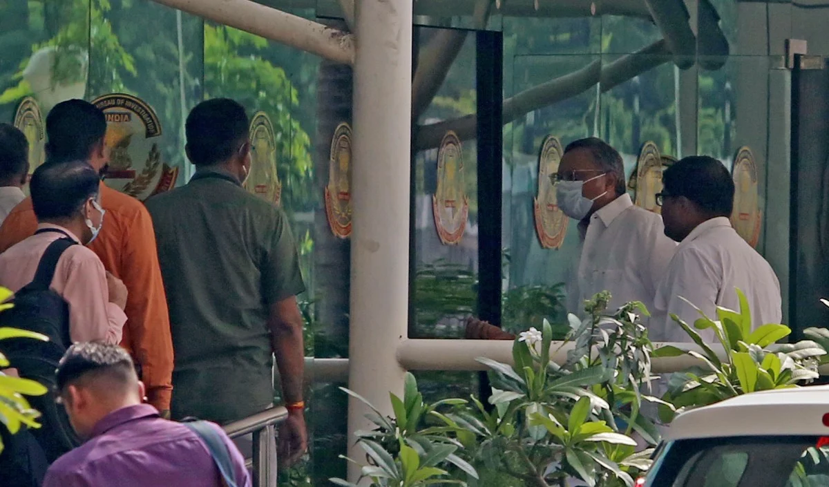 कांग्रेस नेताओं अधीर सुरेश ने बिरला को पत्र लिखा कार्ति चिदंबरम को निशाना बनाए जाने की शिकायत की