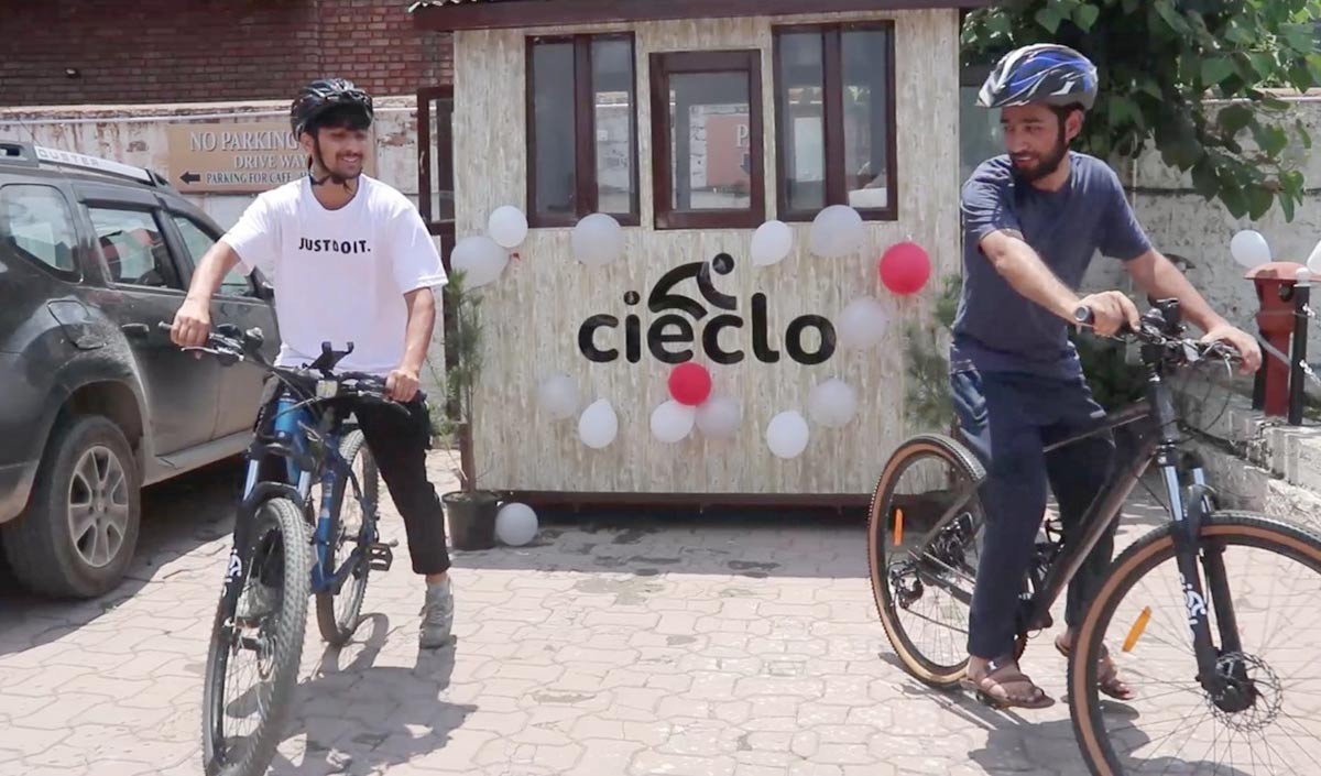 कश्मीर जा रहे हैं तो अब साइकिल किराये पर लेकर भी जहाँ मन चाहे वहाँ घूमने जा सकते हैं