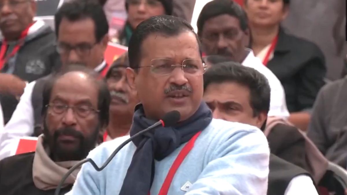 New Delhi: केरल CM के धरने में शामिल हुए केजरीवाल और भगवंत मान, AAP संयोजक बोले- विपक्ष के खिलाफ ED नया हथियार