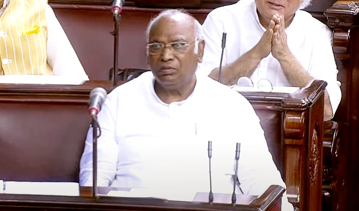 राष्ट्रपति के शपथ समारोह में मल्लिकार्जुन खड़गे को समुचित स्थान पर नहीं बैठाया गया: विपक्षी दल