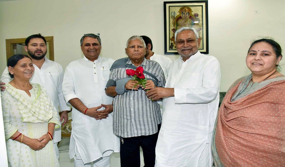 बिहार सरकार की बैठक में दिखे लालू के दामाद भाजपा ने उठाए सवाल