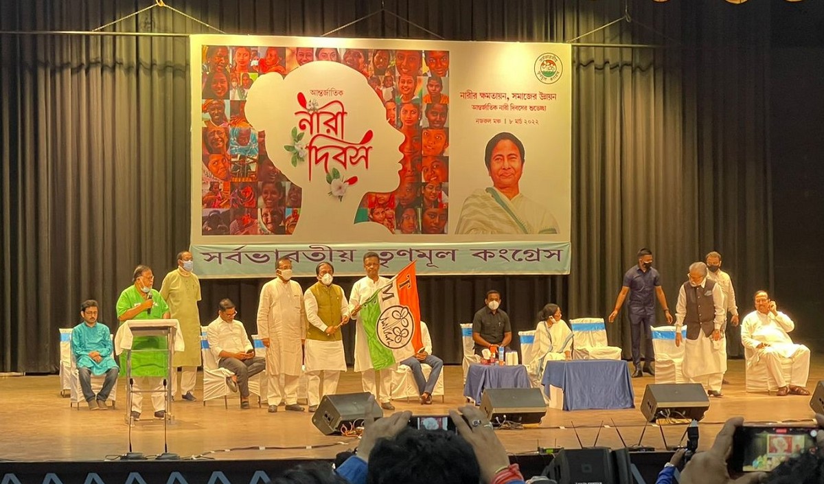 क्या प्रशांत किशोर की नाराजगी हुई खत्म ? ममता बनर्जी के साथ आए नजर