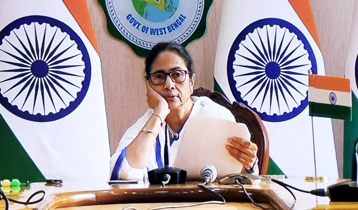 ममता बनर्जी ने सिविल सेवा परीक्षा के टॉपर्स को दी बधाई