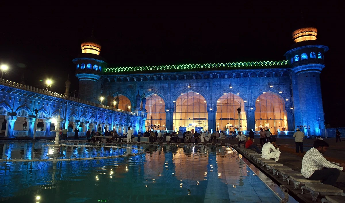 नफरती भाषण मामला: हैदराबाद की मक्का मस्जिद में जुमे की नमाज शांतिपूर्ण ढंग से हुई संपन्न