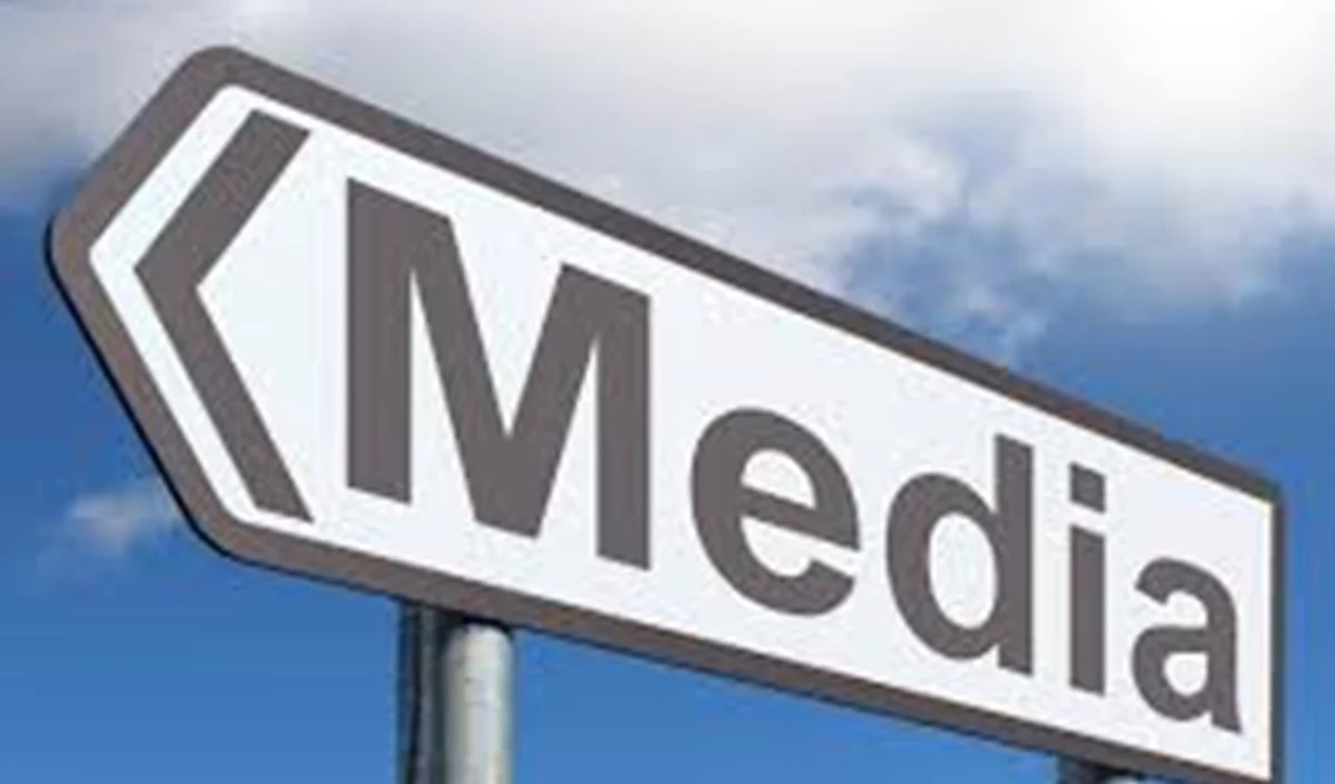 मीडिया को सकारात्मक बातों को समाज के सामने लाना चाहिए: आंबेकर